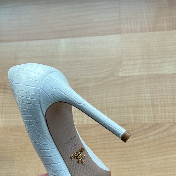 New (NWOB) PRADA Croc-effect Embossed Leather Pumps in White Size 39 - Picture 7 of 12